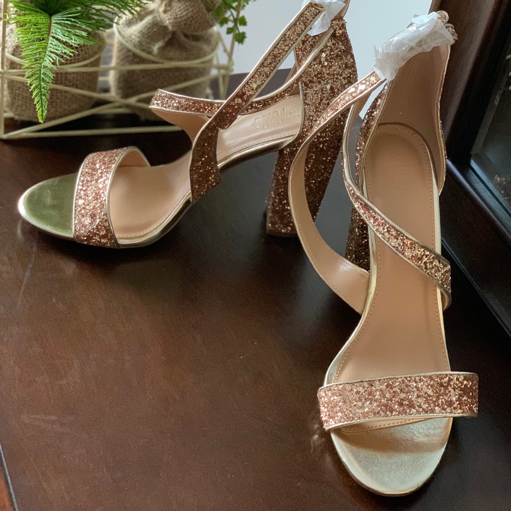 🆕Charlotte Russe block heels gold glitter sandals